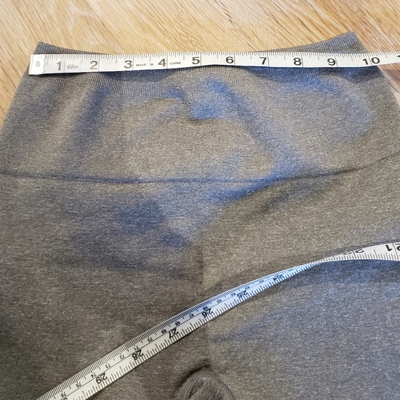 Fabletics Mosaic high waisted 7/8 leggings in grey size XS - Picture 15 of 16
